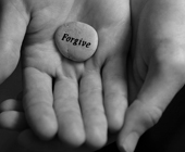 How to Forgive for Your Own Mental Health 原谅,虽然对你的心理健康有好处,但并不是一件容易的事。那么,如何原谅呢?在HealthyPlace学习宽恕的3种方法。