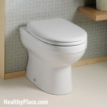 把马桶座圈放下!