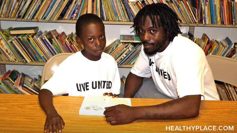 当成年酗酒者有自己的家庭时,他们用作酗酒父母的孩子使用的功能失调的工具可能会回来困扰他们。