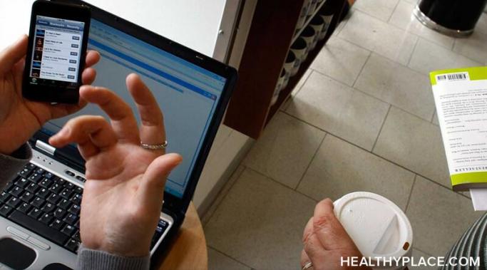 Eating Disorder Recovery Podcasts Worth Tuning Into 进食障碍复苏播客你治疗和自我保健的一部分?得到一个崩溃的进食障碍恢复播客在HealthyPlace值得调成。