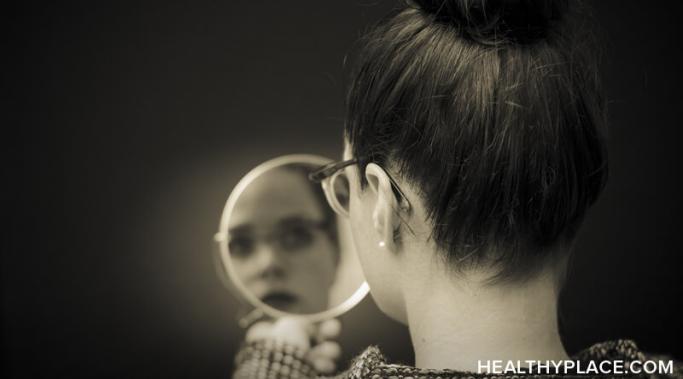 Who Am I Without My Eating Disorder? “我是谁没有我的进食障碍?”是一个可怕的,常见问题的进食障碍的恢复。学会在HealthyPlace跨越这个障碍。