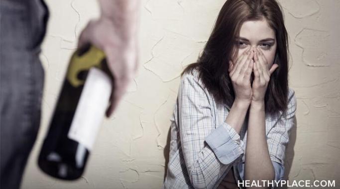 Know the Warning Signs of Impending Abuse 了解即将到来的征兆在自己和滥用你的施虐者的行为。你可以保护自己免受一些滥用的如果你看到它的到来。