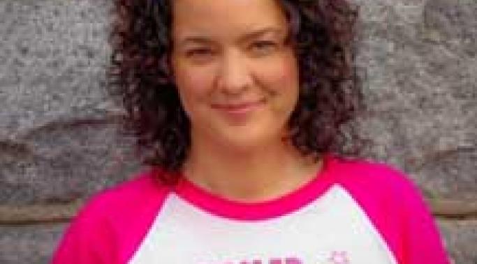 About Andrea Paquette, Author of the Surviving Mental Health Stigma Blog 与幸存的心理健康污名博客的作者见面,双极宝贝Andrea Paquette。观看安德里亚(Andrea)描述她对心理健康污名的经历。