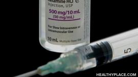 氯胺酮既是合法的医疗手段，也是街头毒品。但是你会对氯胺酮上瘾吗?在HealthyPlace上找到答案。