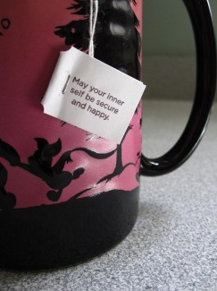 Symbols and Signs that Can Help You Stop Self-Harm 它可以采取一个重大生活事件让你停止自我伤害,但它没有。符号和符号都可以提醒你不要自残。