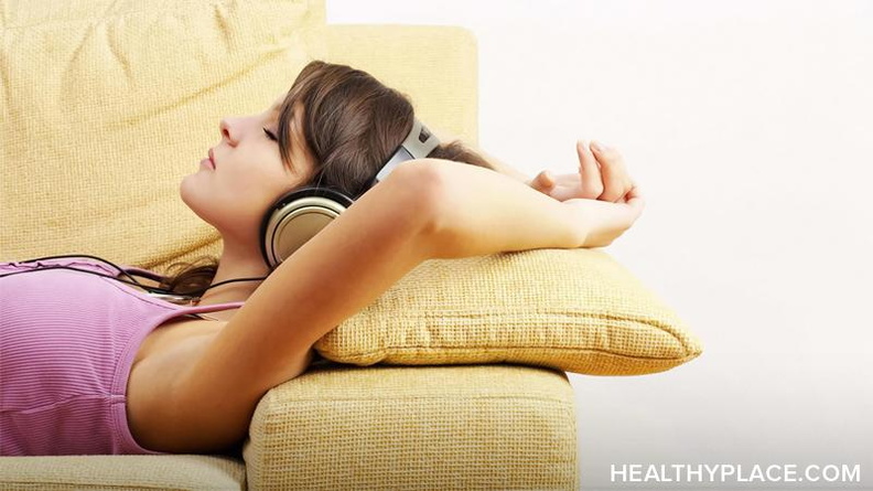 Tune in to Music to Tone Down Anxiety 收看音乐可以缓和焦虑。音乐的积极影响大脑减少焦虑。为什么和如何学习音乐音调降低焦虑。读这篇文章。