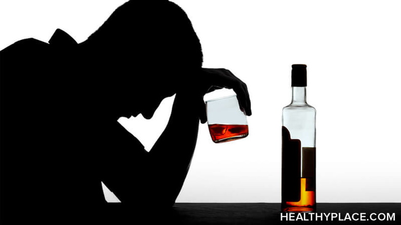 酒精隐藏自卑,不知道为什么许多人求助于酒精。学习如何发展健康的自尊心HealthyPlace没有喝酒。