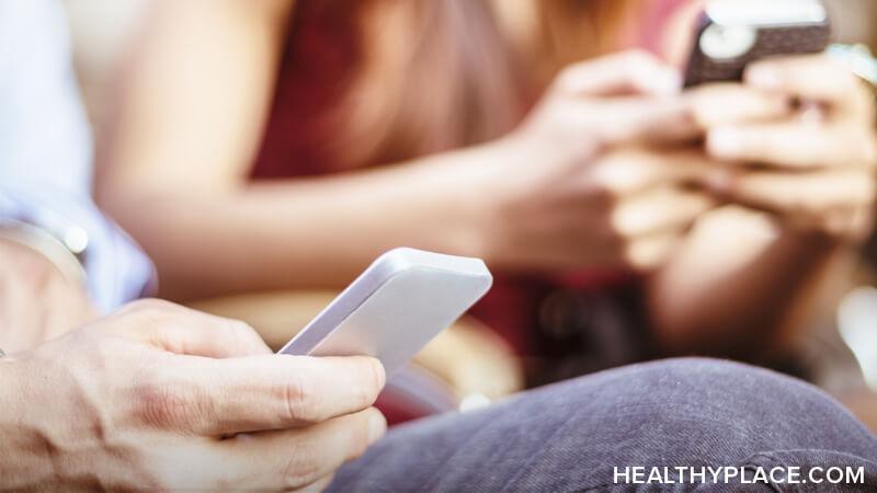 我们手机上的心理健康应用为我们提供了应对精神疾病的技术。学习三个心理健康应用程序，即现在在HealthalPlace使用
