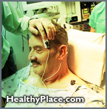 《新闻日报》全面报道了保罗·亨利·托马斯被迫接受电击治疗的案件。