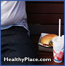 如果一个人的体重超过年龄、身高和体型预期体重的20%，医生就认为他/她肥胖。病态或恶性肥胖是体重超过100磅。