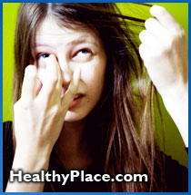 拔毛癖症状和其他拔毛癖症状与这种严重的拔毛情况相关。