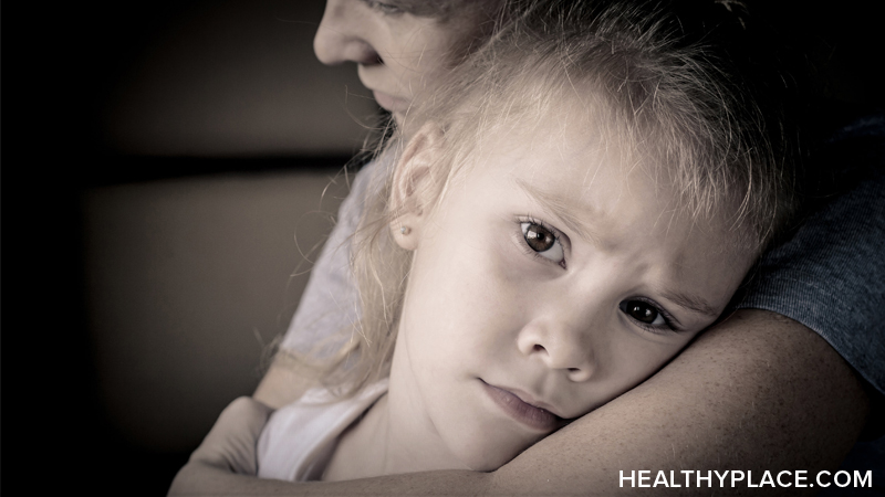 反应性依恋障碍是由于婴儿时期被忽视的创伤而导致的，这种创伤阻碍了结合。在HealthyPlace.com上获得详细的RAD信息。