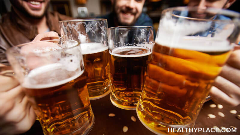 一个人怎么知道何时喝酒过多？多少酒精过多？在这里获得过多酒精的值得信赖的答案。