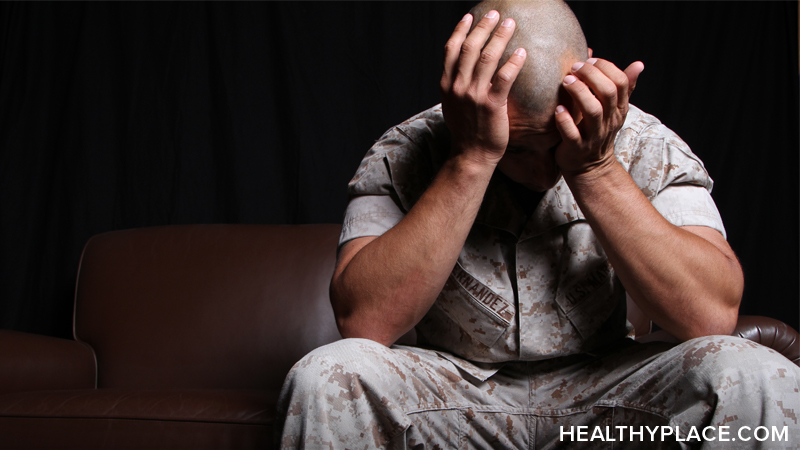 军人在战区服役后患创伤后应激障碍的风险很高。在HealthyPlace上找到为什么以及有多少士兵患有PTSD。
