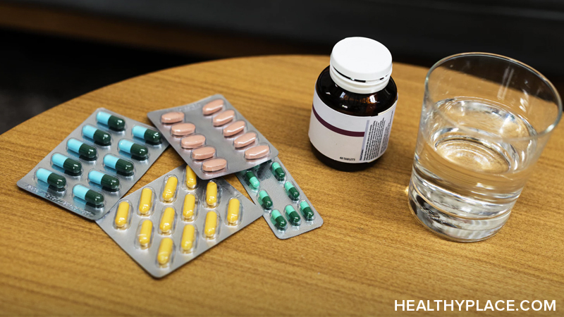 概述阿尔茨海默病药物，包括抗痴呆药物，抗痴呆药物，抗血糖，抗抑郁药和健康地区的其他药物。