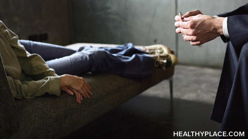 精神分析疗法的定义，技术和目标。加上这个众所周知的谈话治疗今天仍然有效。