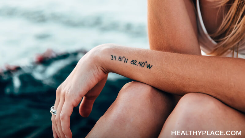 积极向上的纹身是心理健康领域的新趋势，但它们能让你更快乐吗?在HealthyPlace找到答案吧。