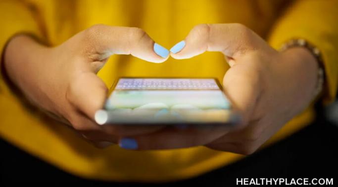 智能手机会导致我们的心理健康受苦，但是减少屏幕时间可以降低压力并产生更多的幸福。她的方法是减少智能手机使用的方法。