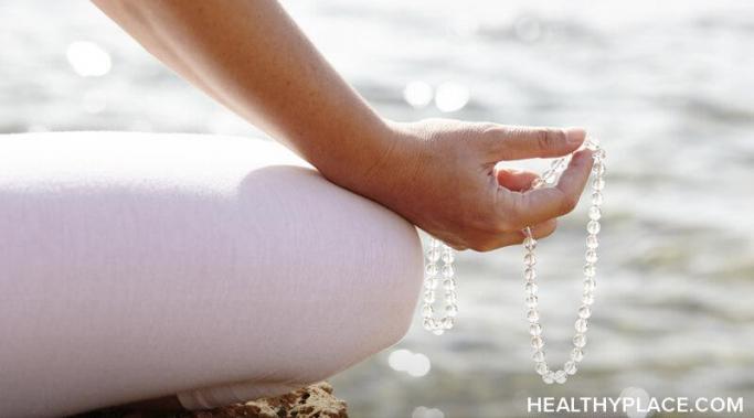 在冥想中使用Mala珠子帮助我找到了应对我的精神疾病的方法。了解有关为什么Mala Beads帮助我的健康场所的更多信息。