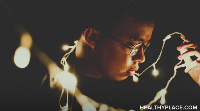 假期带来了快乐和社交的压力。在HealthyPlace学习如何在假期应对工作中的抑郁。