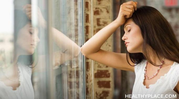 倦怠和抑郁有许多共同的症状，这使得很难将它们区分开来。在HealthyPlace了解抑郁的迹象，而不是倦怠。