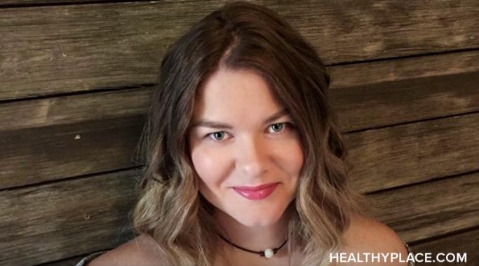 凯利安德森已经学会幸福地生活。凯利安德森与别人分享她的秘密的“幸福生活”在HealthyPlace博客。