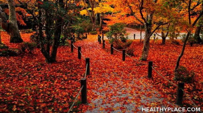 秋季是一年的节日时间。但季节性变化可以触发具有双极的人们的情绪发作，使得难以工作。在健美的地方了解更多信息。
