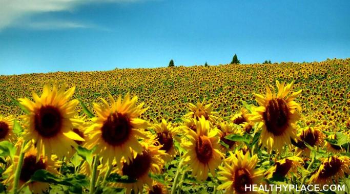 夏天的幸福可以增加焦虑和抑郁而中断。学习为什么HealthyPlace日益繁忙的夏季健康小贴士。