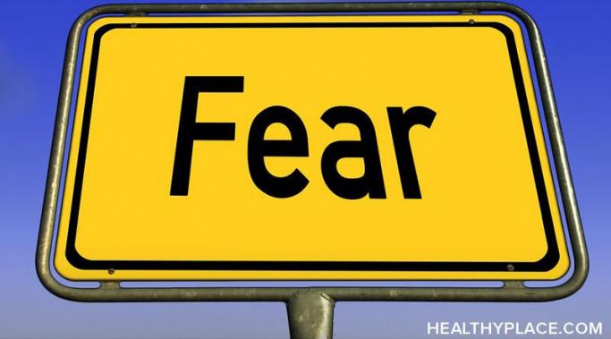 恐惧可以带走我们的生命当置之不理,但改变你们的关系可以帮助你拿回你的力量。学习如何做在HealthyPlace敬畏你的朋友。