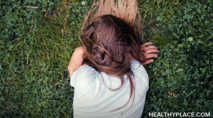 躁郁症对我周围的人来说是个挑战。我告诉他们我为我的躁郁症症状感到抱歉我很抱歉我是躁郁症患者。打破双相情感博客。