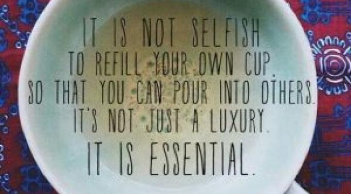 自我照顾的小举动，有些不到一分钟，就能提高你的自尊，让你更快乐。试试这些提高自尊的自我照顾技巧。