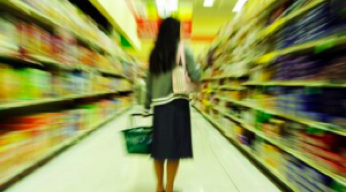 杂货店可能是令人焦虑的令人焦虑的经验，让任何患有狂暴的饮食障碍。以下是让您的购物之旅更容易的提示。
