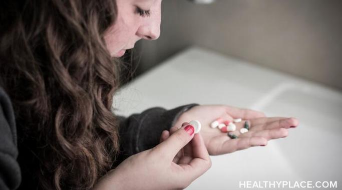 近年来，阿片类药物和海洛因的使用迅速传播。为什么？滥用阿片类药物和海洛因成瘾之间的细线起着作用。读这个。