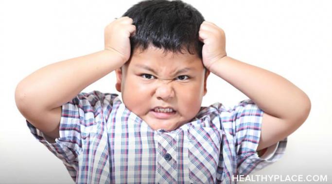 什么迹象告诉你什么时候该担心发脾气?大多数学龄前儿童都有这种症状，但有些孩子发脾气是不“正常的”。去HealthyPlace看看什么时候你应该担心你的孩子的情绪(提示:现在比以后好)。