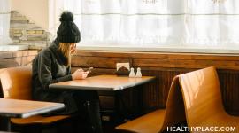 躁郁症和不吃东西通常是有联系的。在HealthyPlace网站上找出为什么双相情感障碍患者会出现食欲减退。