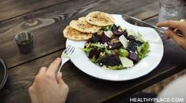 针对抑郁和焦虑的饮食计划不必太复杂。在HealthyPlace网站上查看这个简单易懂、易于实施的饮食计划。