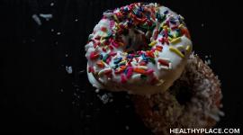 了解食物染料和多动症，具体来说，食物染料可能会对健康场所的多动症症状产生负面影响。