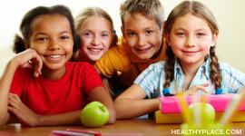 国家教育系统正开始颁布法律，要求在学校开展心理健康教育。读读HealthyPlace。