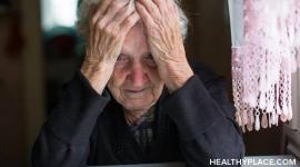 使用药物治疗阿尔茨海默病患者的焦虑可能是必要的，但你应该意识到一些风险。在HealthyPlace了解它们。
