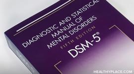 DSM-5分离性身份障碍（DID）的标准围绕多种人物，失忆症以及其他三个DID标准。学到更多。