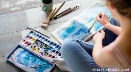 艺术疗法听起来不言自明，但它比大多数人意识到的更深入。阅读有关艺术疗法及其在健康场所的好处。