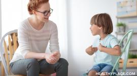 发现为什么有些孩子需要儿童治疗。在HealthyPlace网站上了解什么是儿童治疗，它是如何工作的，以及儿童治疗的类型。