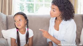 在HealthyPlace研究一下单亲家庭目前面临的压力，以及如何应对这些压力。