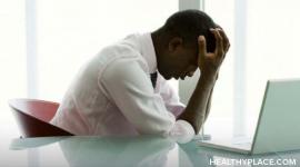 工作中产生的抑郁会很困难，会让你无法工作。在HealthyPlace网站上了解是什么导致了与工作相关的抑郁症，以及如何应对。