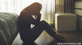 抑郁症发作不同于恐慌症发作或心脏病发作，但同样强烈和痛苦。在HealthyPlace上了解它们的所有情况以及如何反击。