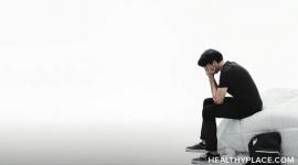 患有躁郁症或抑郁症的人有自杀的风险增加。了解如何帮助可能自杀的人。