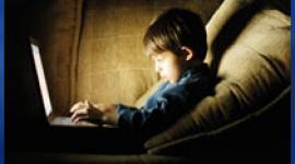 网上的恋童癖者让你的孩子陷入危险之中。关于互联网恋童癖者的信息，父母应该知道。