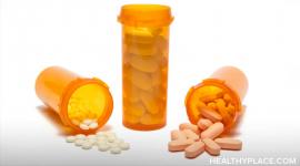 阿片类药物和鸦片。阿片类药物和阿片类药物的区别是什么?在HealthyPlace上找到答案。