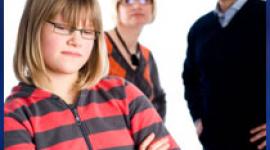 注意缺陷多动障碍青少年的父母:帮助你的注意缺陷多动障碍青少年解决学校问题，自尊，同伴关系。成绩单。