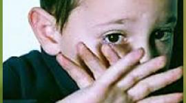 参与交通事故的儿童的心理需求在很大程度上是未被识别的，但许多涉及交通事故的儿童表现出可行的症状的迹象。